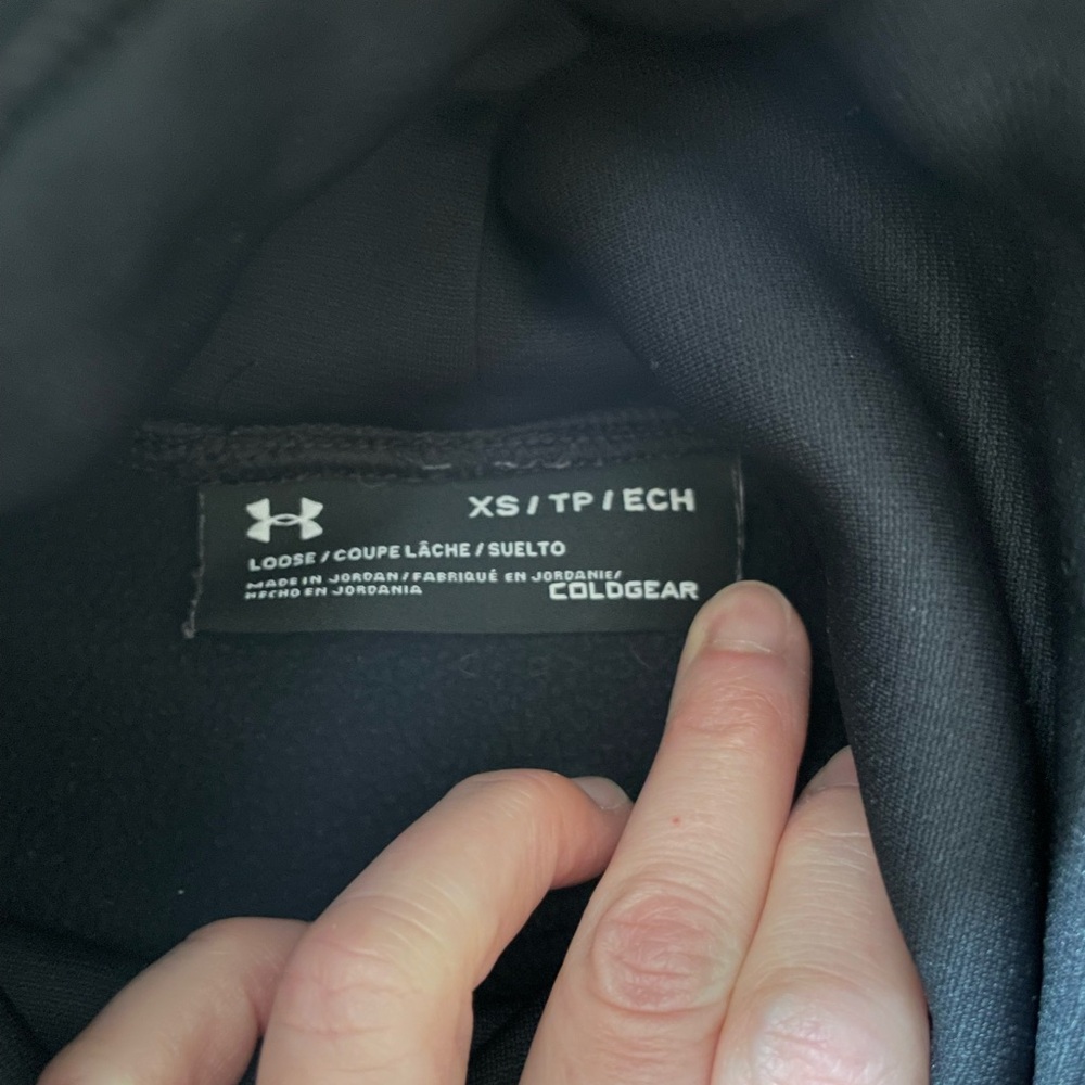 Under Armour Black Pullover - Picture 3 of 3